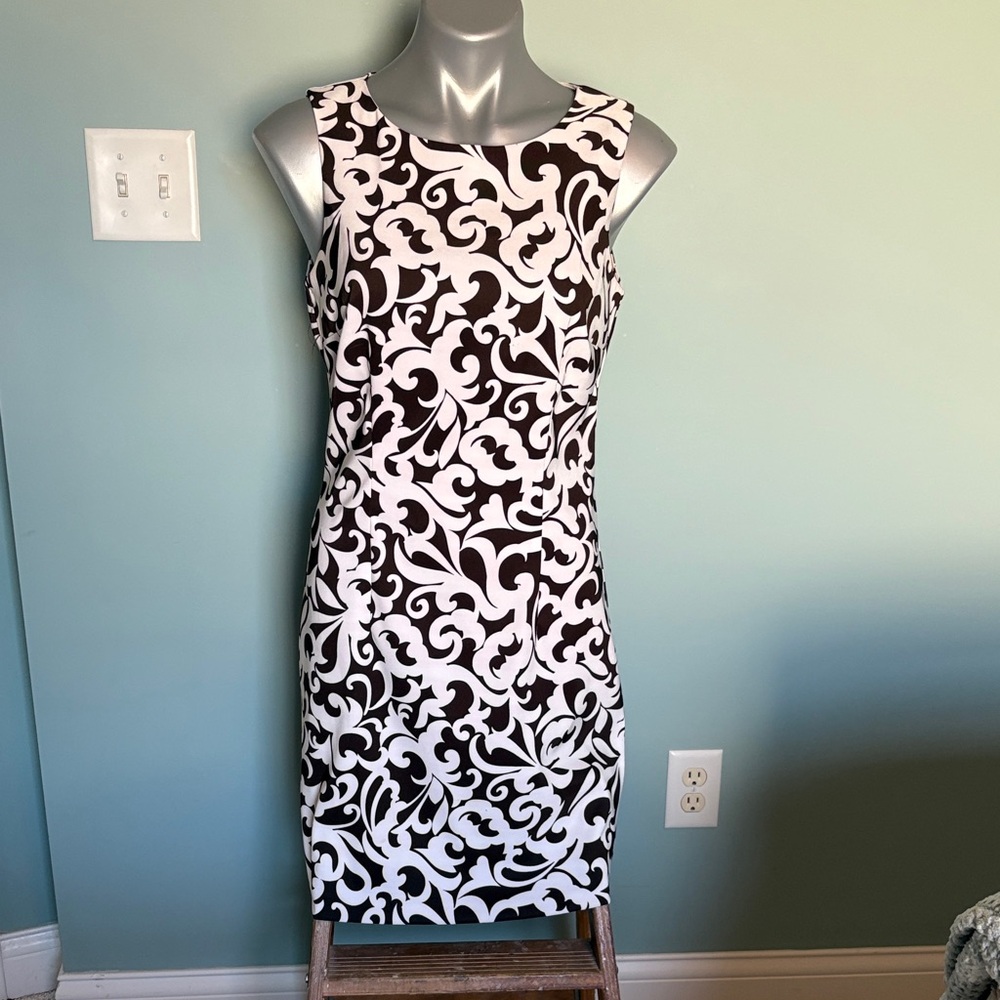 AGB Black and White Swirl Midi Dress